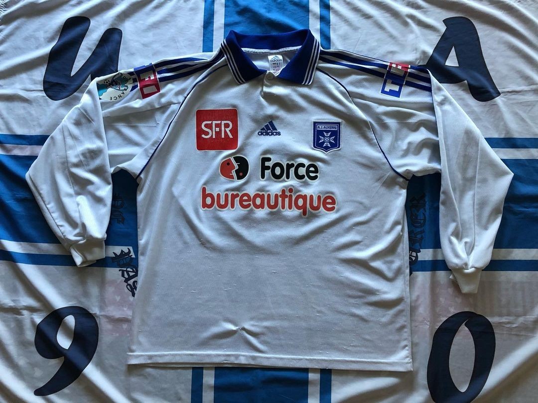 AJ Auxerre 2002-03 Coupe de France Home Kit