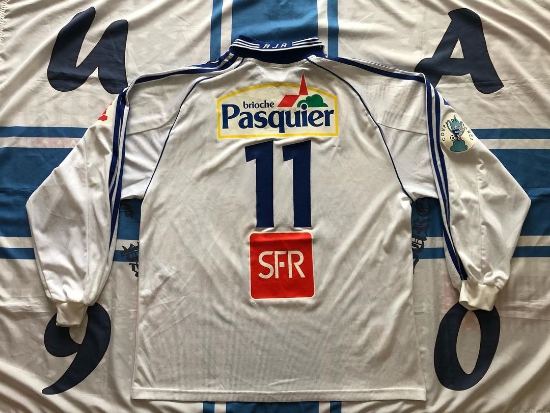 AJ Auxerre 2003-04 Cup Home Kit
