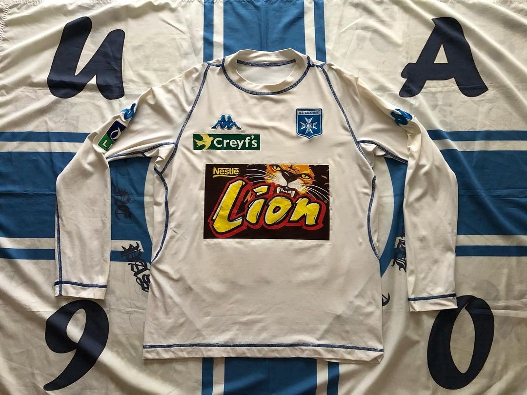 AJ Auxerre 2003-04 Cup Home 2 Kit