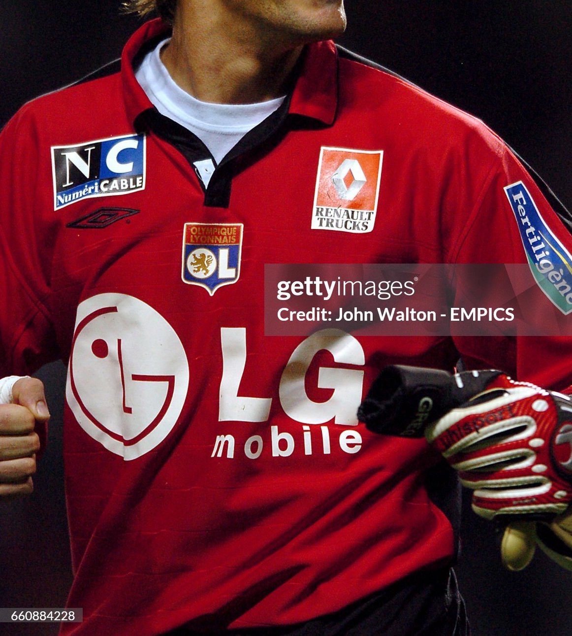 Olympique Lyonnais 2004-05 GK 2 Kit