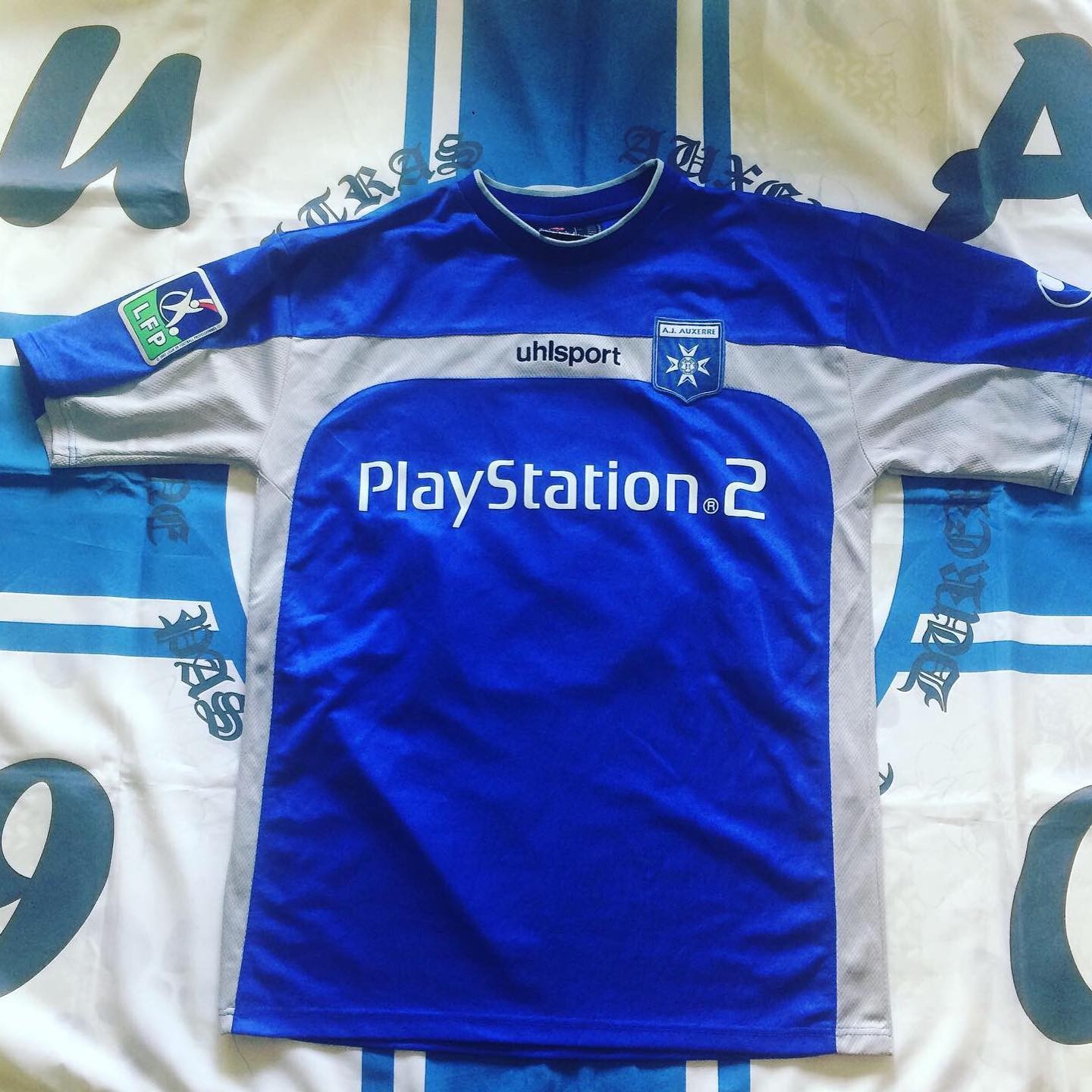 AJ Auxerre 2004-05 Away Kit
