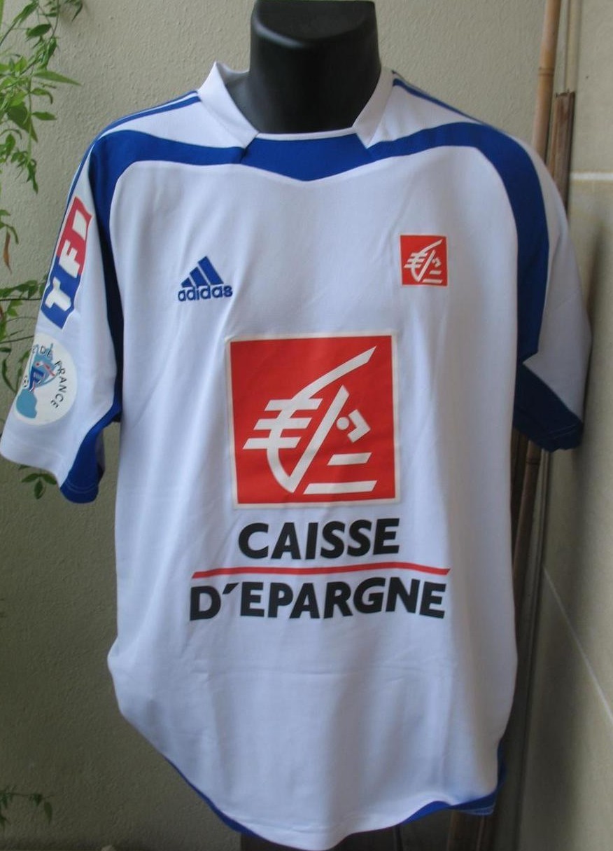 AJ Auxerre 2004-05 Cup Home Kit