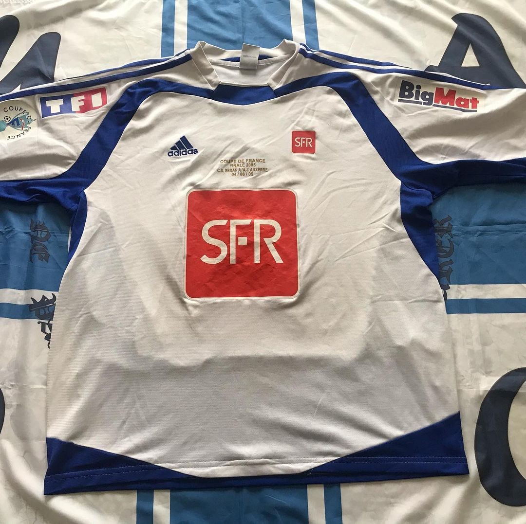 AJ Auxerre 2004-05 Cup Home V2 Kit