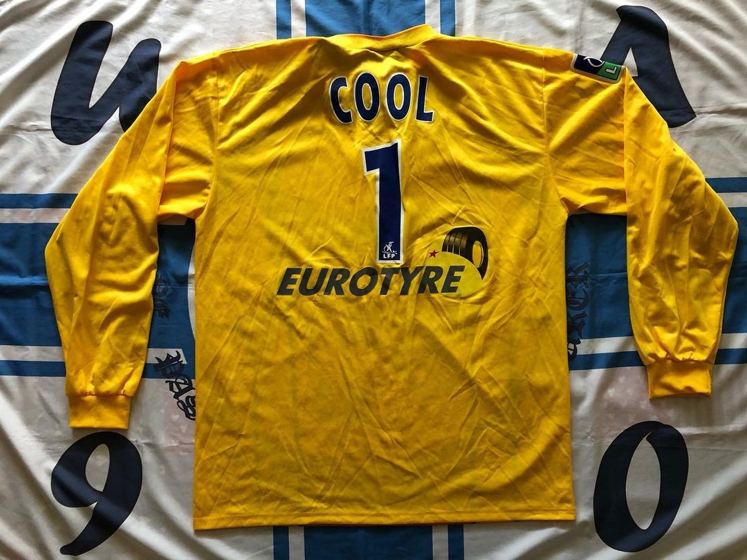 AJ Auxerre 2004-05 GK 1 Kit