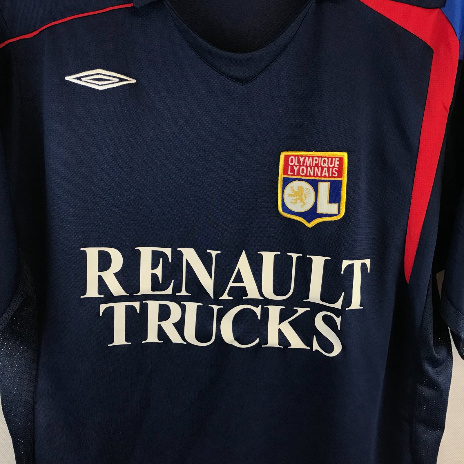 Olympique Lyonnais 2005-06 Third Kit