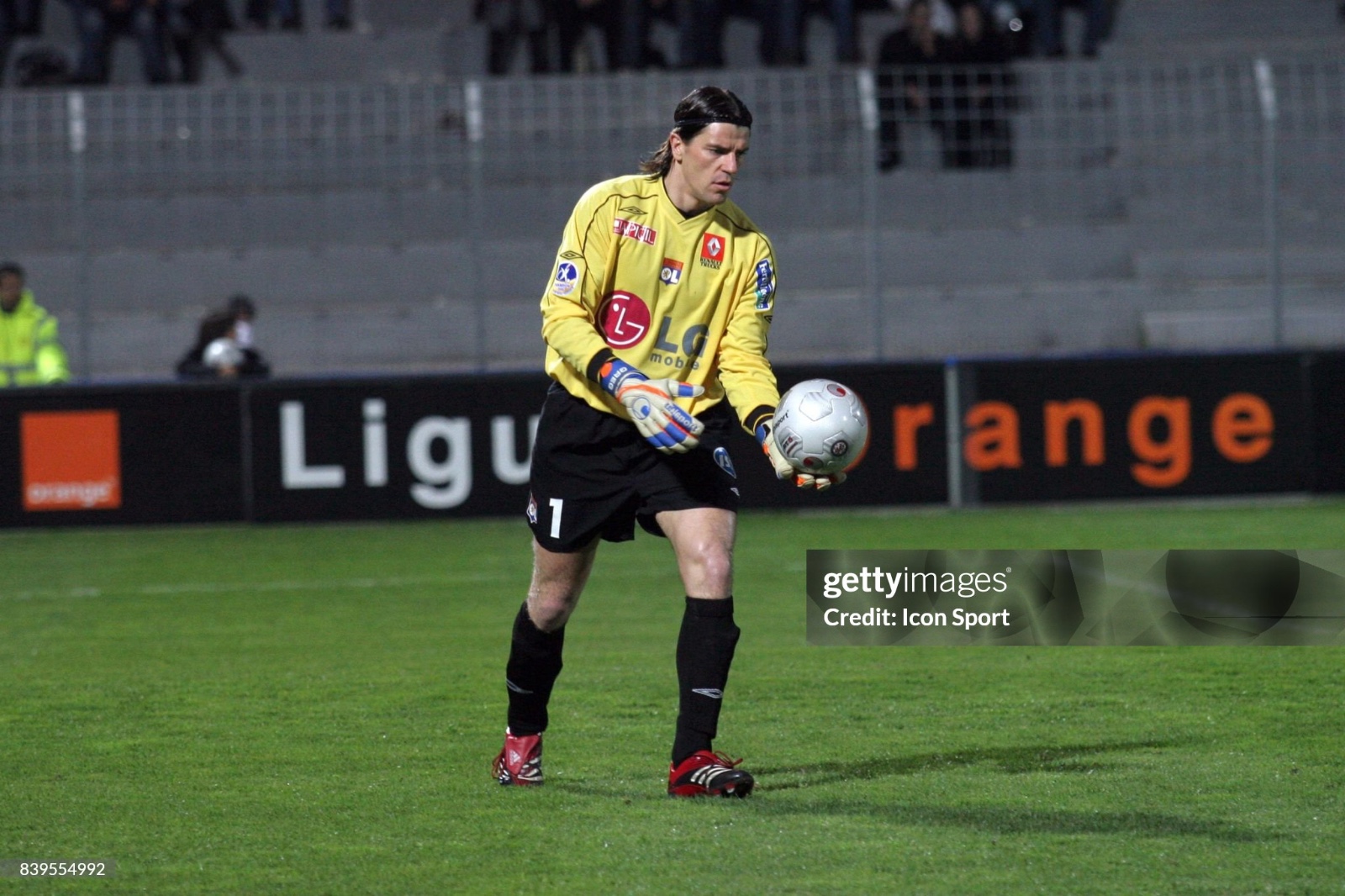 Olympique Lyonnais 2005-06 GK 2 Kit