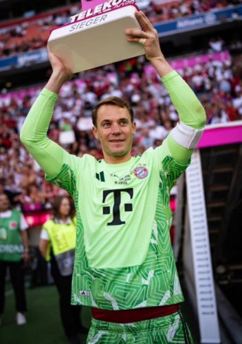 Bayern München 2026-27 Telekom Cup GK Kit