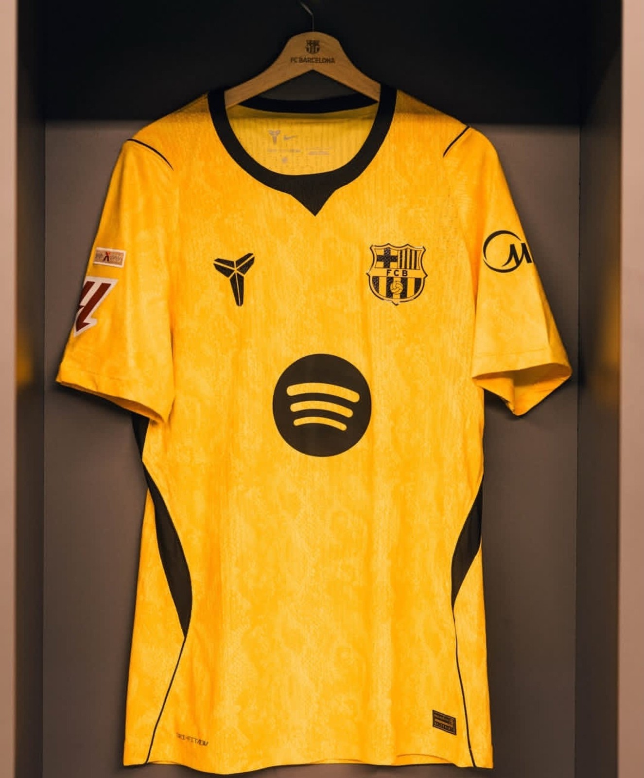 FC Barcelona 2026-27 GK 4 Kit