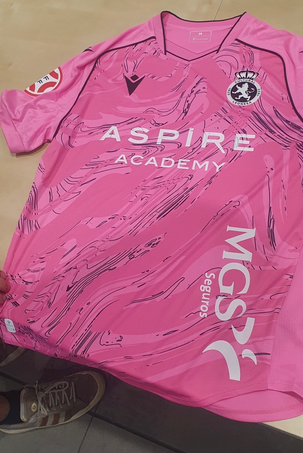Cultural Leonesa 2026-27 GK 1 Kit