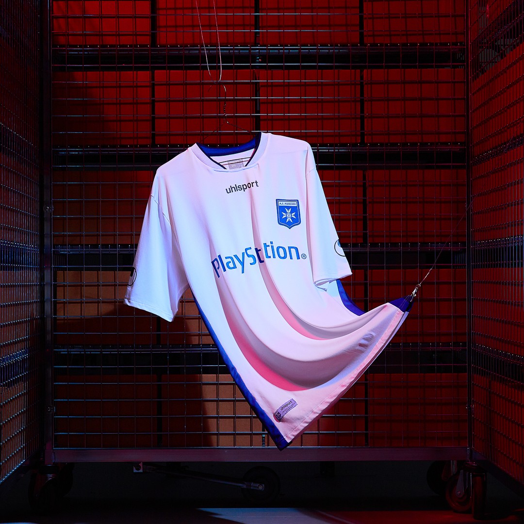 AJ Auxerre 2006-07 Home Kit