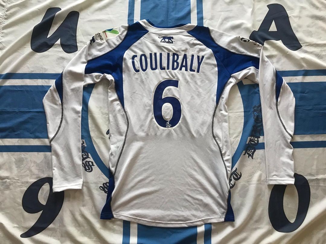 AJ Auxerre 2008-09 Home 2 Kit