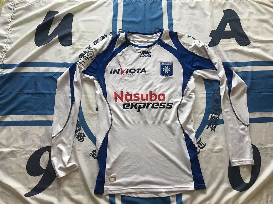 AJ Auxerre 2008-09 Home 2 Kit