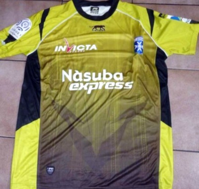 AJ Auxerre 2008-09 GK 5 Kit