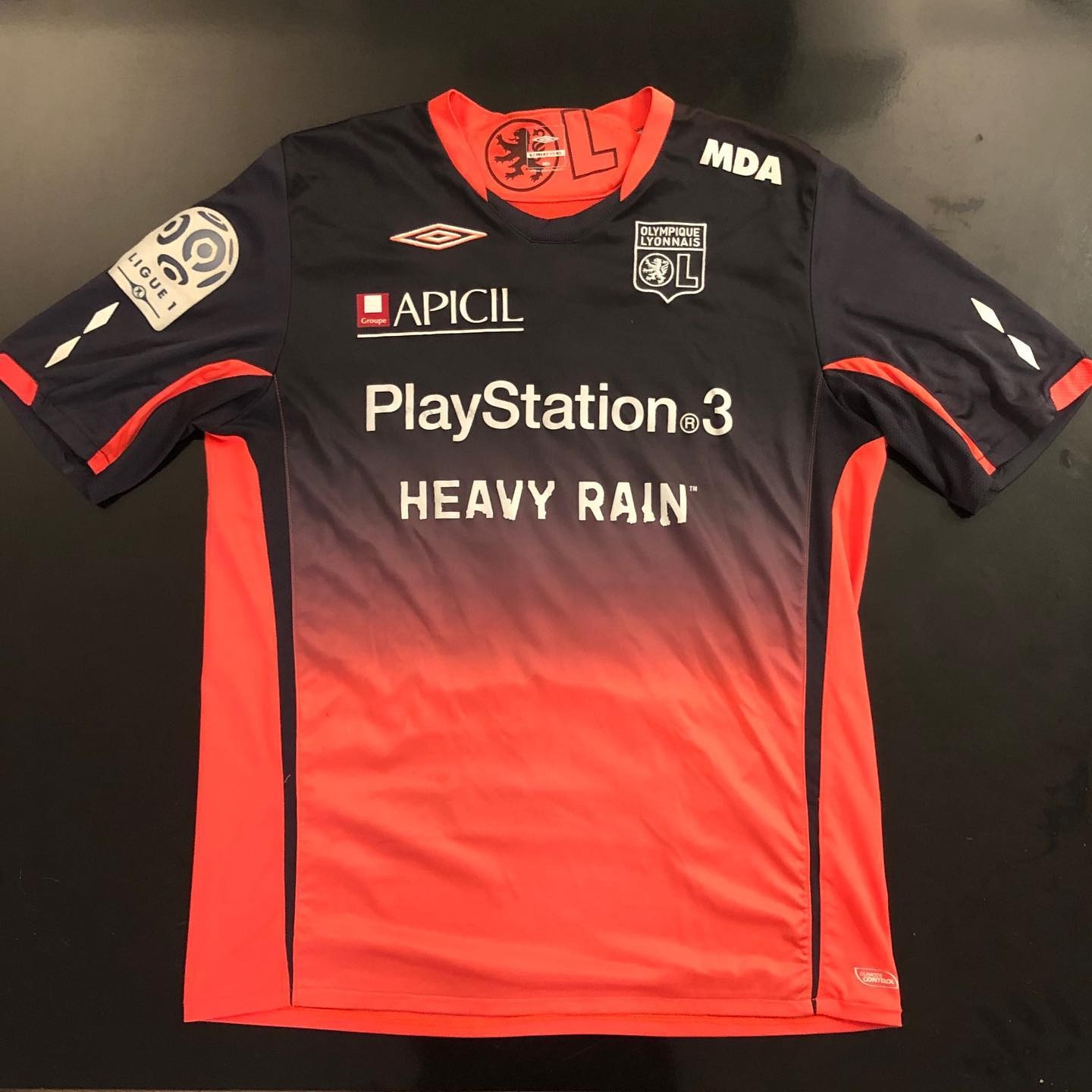 Olympique Lyonnais 2009-10 Away V2 Kit