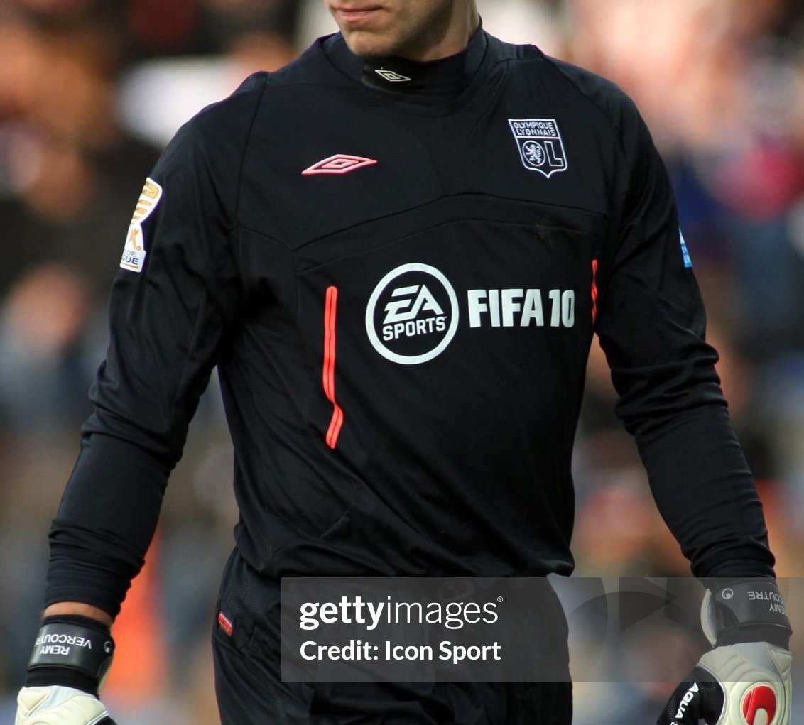 Olympique Lyonnais 2009-10 GK 6 Kit