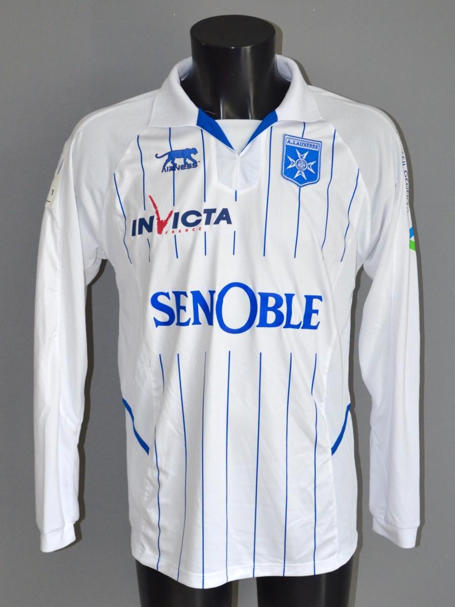 AJ Auxerre 2009-10 Home Kit