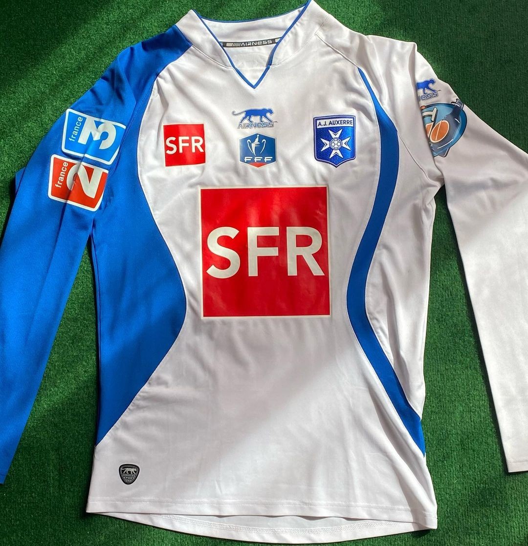 AJ Auxerre 2009-10 Cup Home Kit