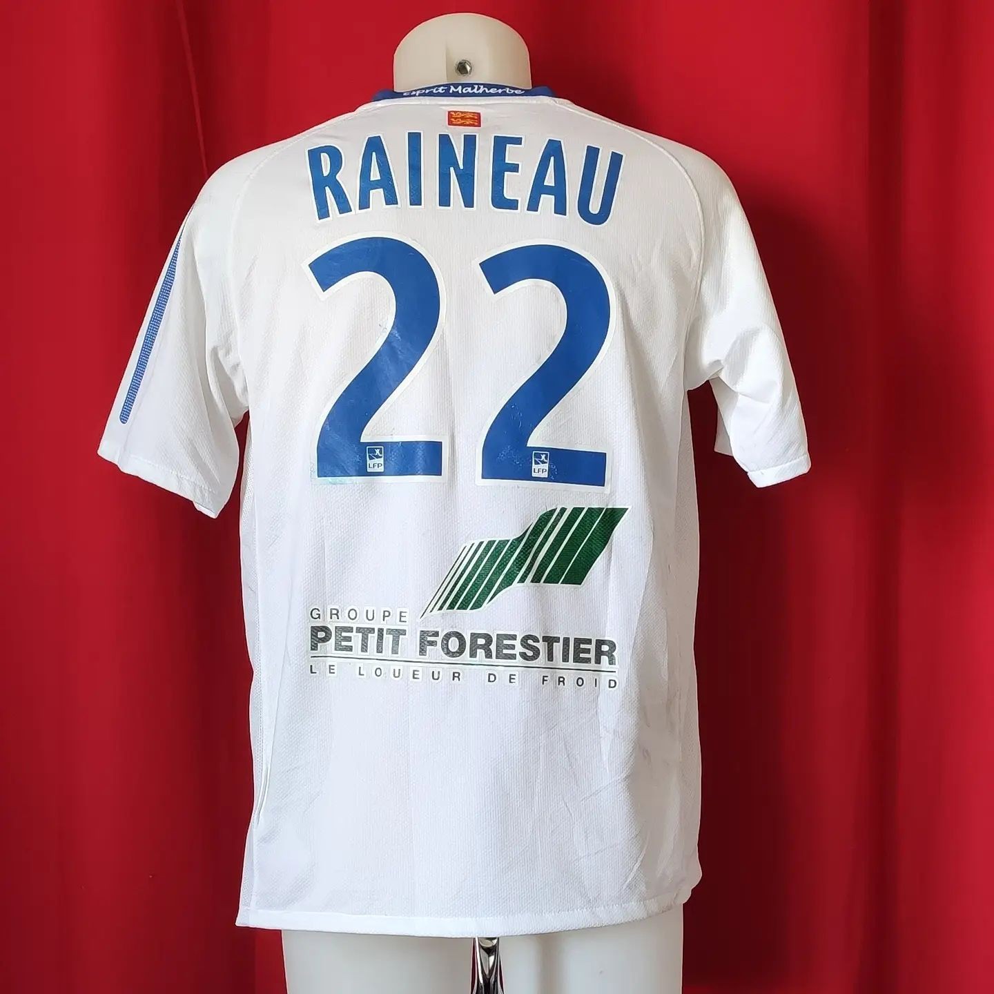 SM Caen 2010-11 Away Kit