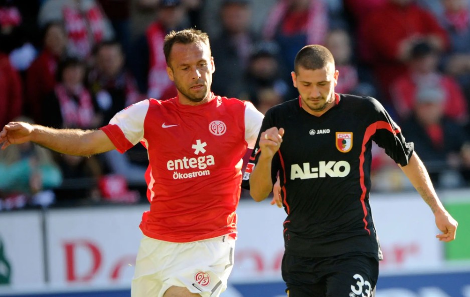 FC Augsburg 2011-12 Away Kit