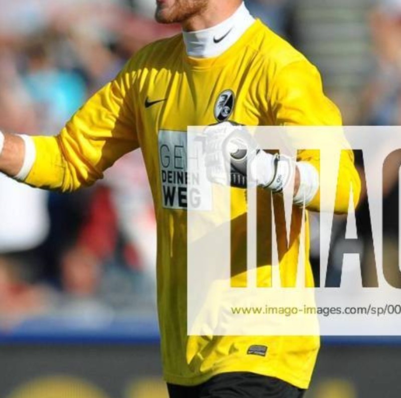 SC Freiburg 2012-13 GK 1 V2 Kit