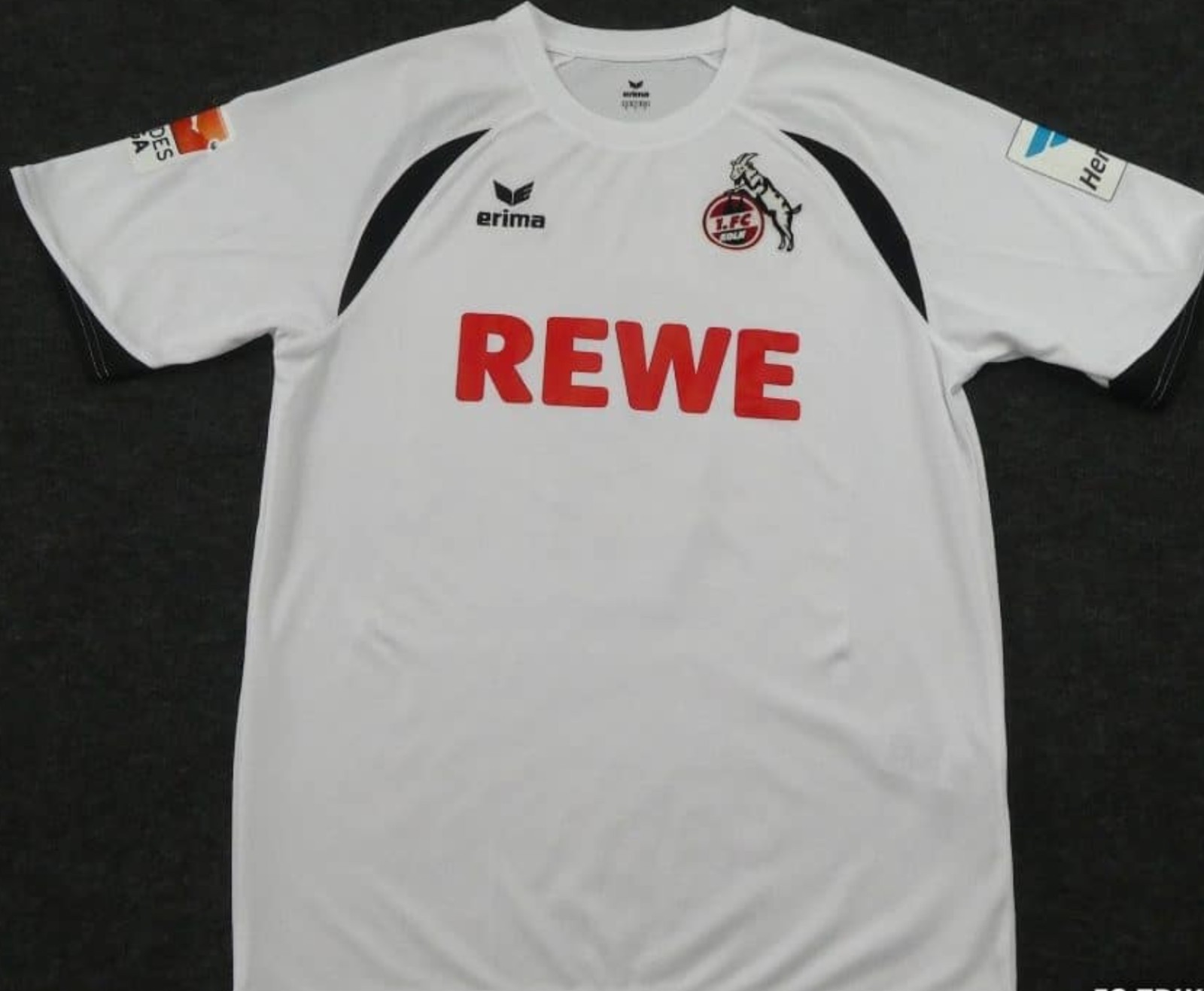 1. FC Köln 2015-16 Fourth Kit