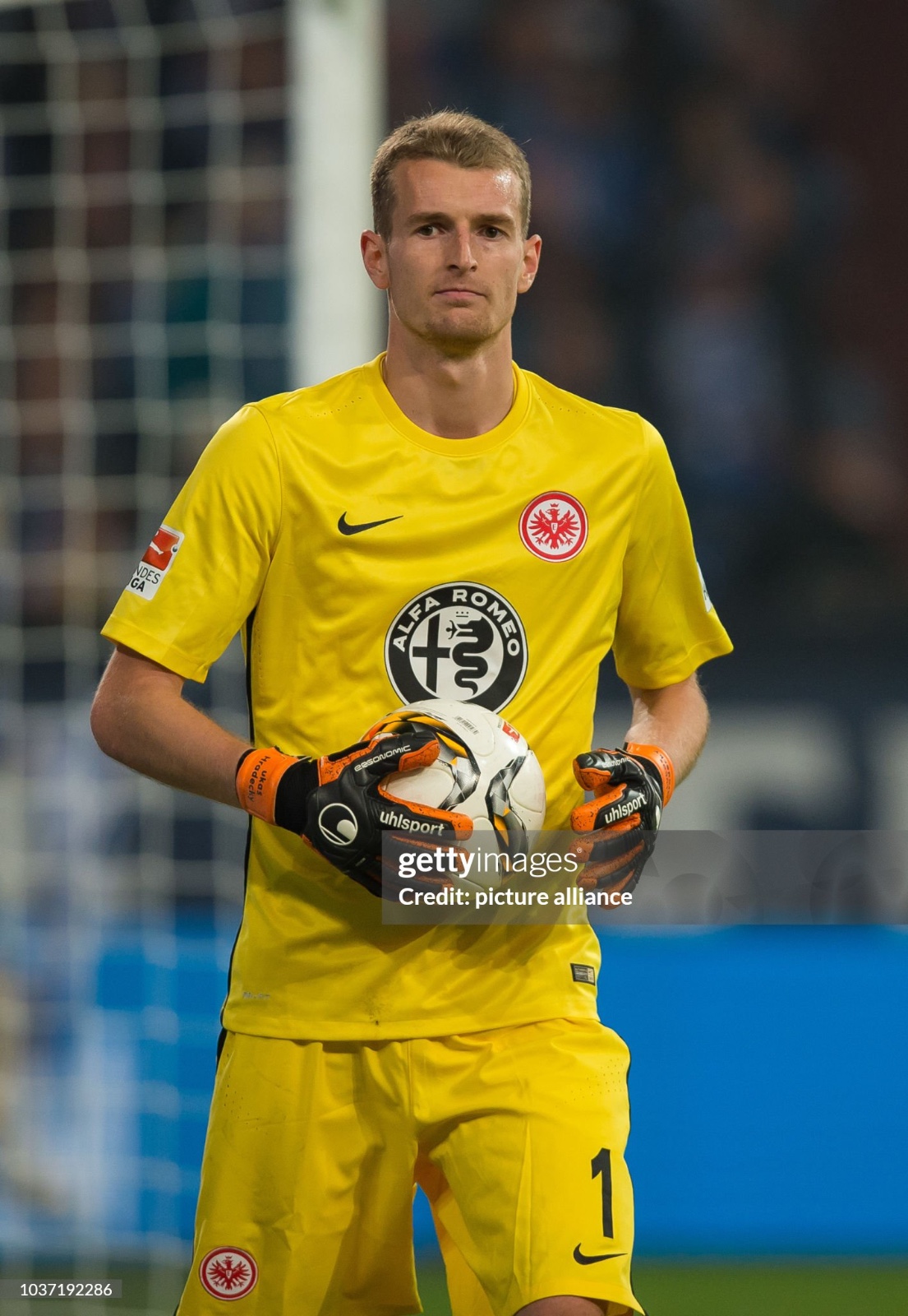Eintracht Frankfurt 2015-16 GK 2 Kit