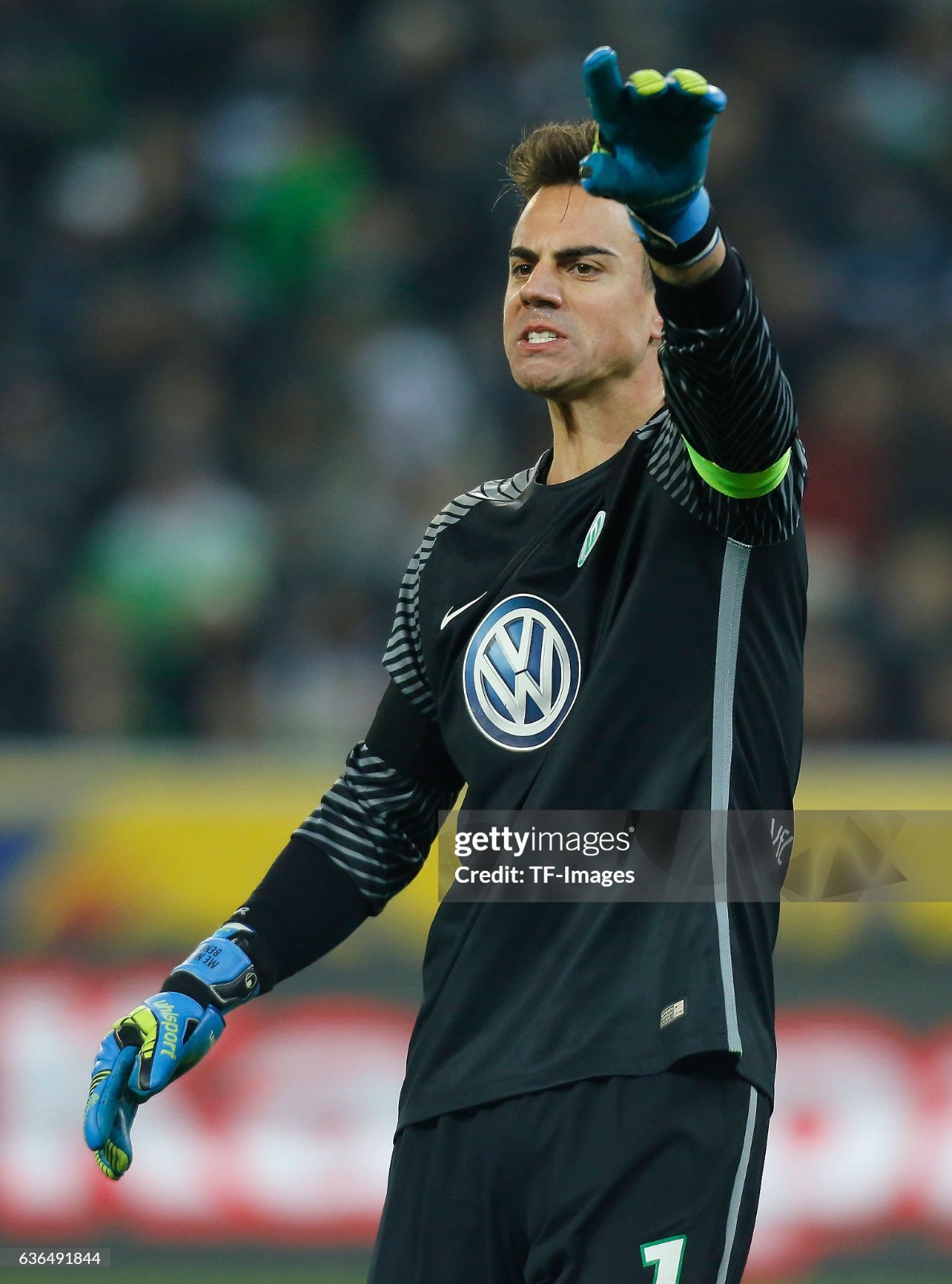 VfL Wolfsburg 2016-17 GK 3 Kit