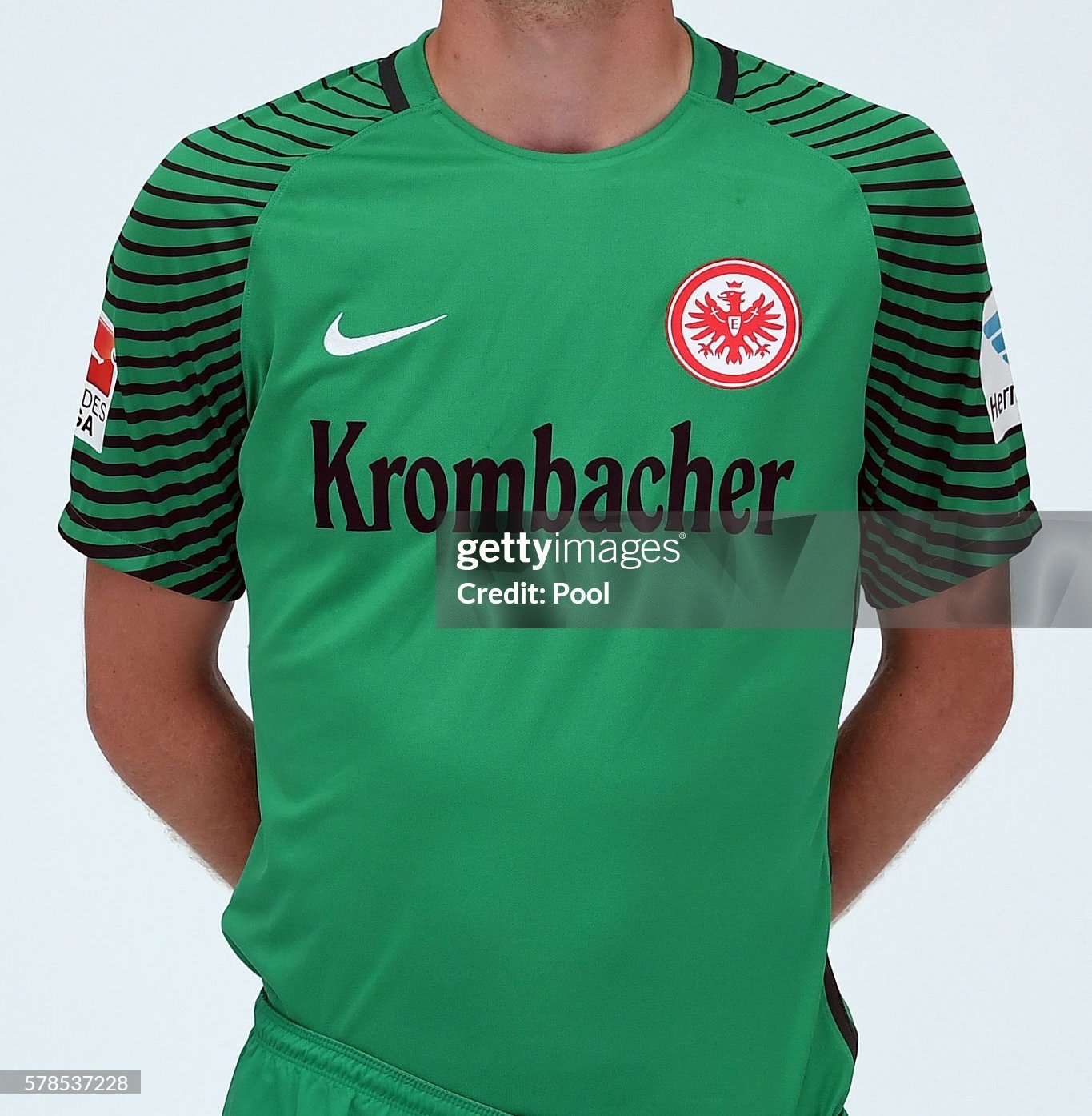 Eintracht Frankfurt 2016-17 GK 2 Kit