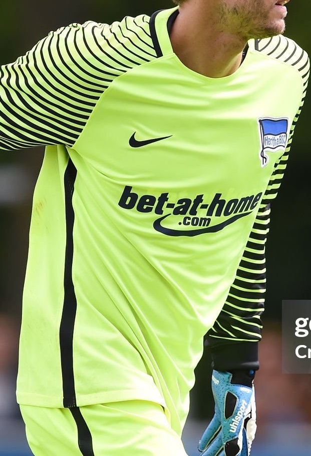 Hertha BSC 2016-17 GK 1 Kit