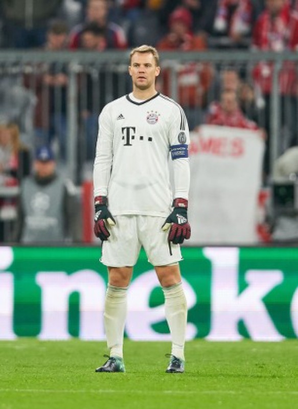 Bayern München 2017-18 GK Fourth Kit