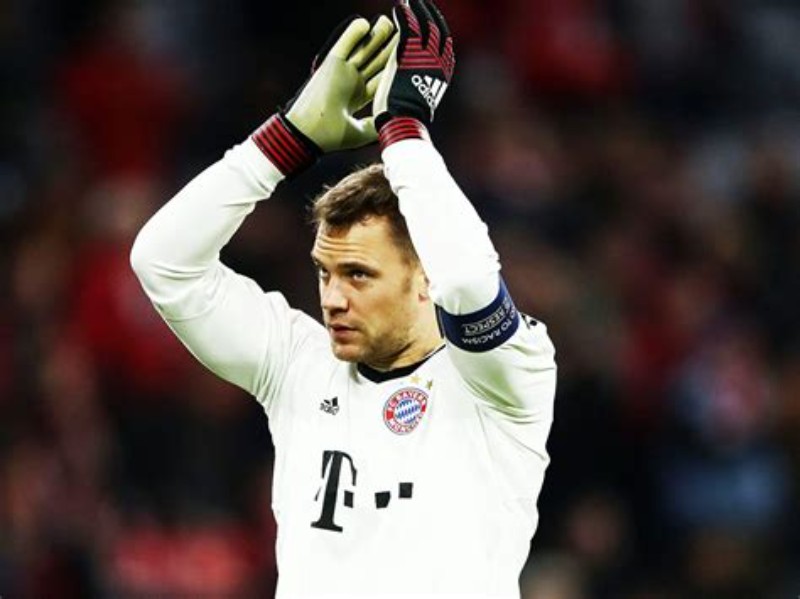 Bayern München 2017-18 GK Fourth Kit