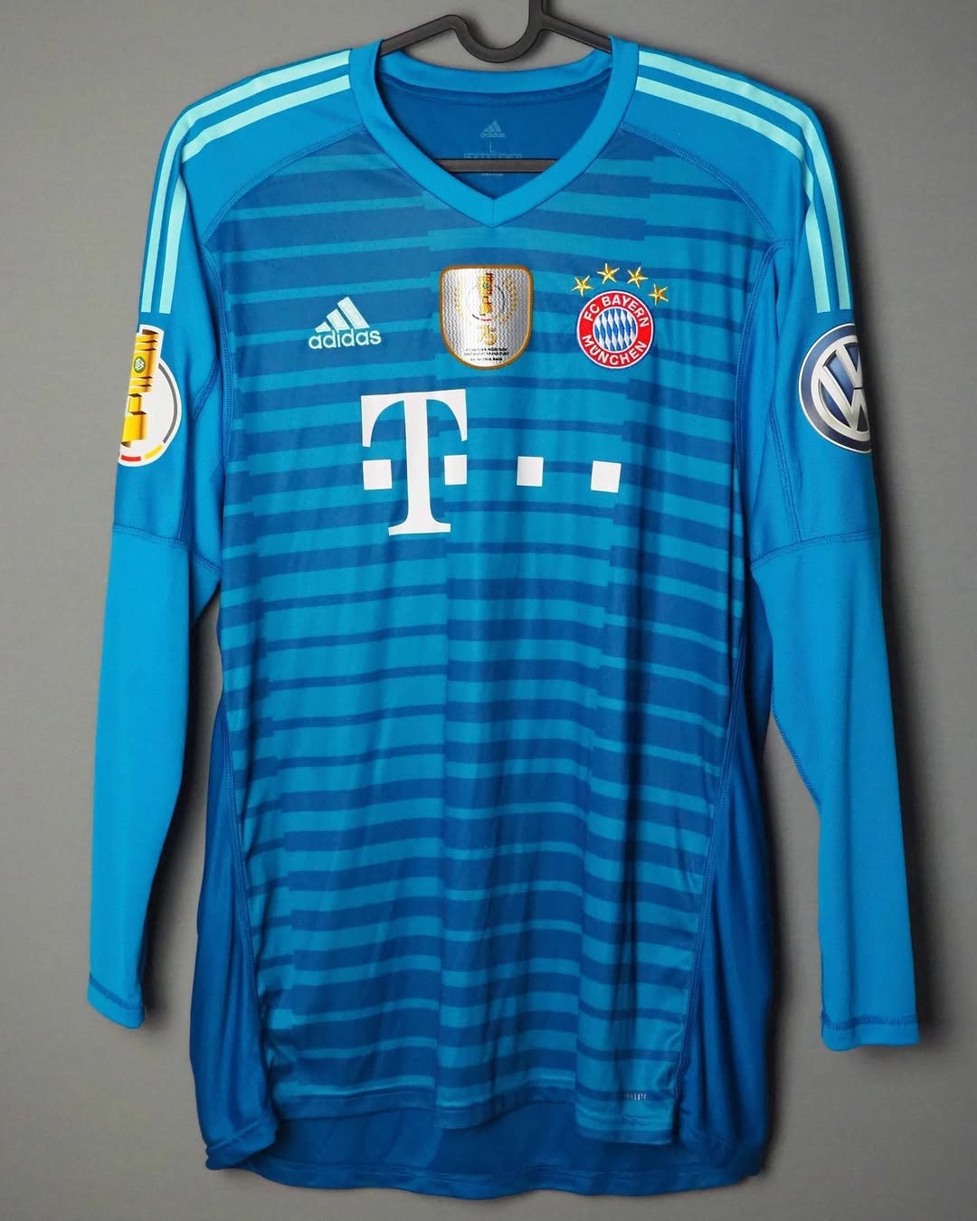 Bayern München 2017-18 DFB-Pokal Final GK Kit