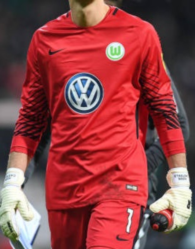 VfL Wolfsburg 2017-18 GK 1 Kit