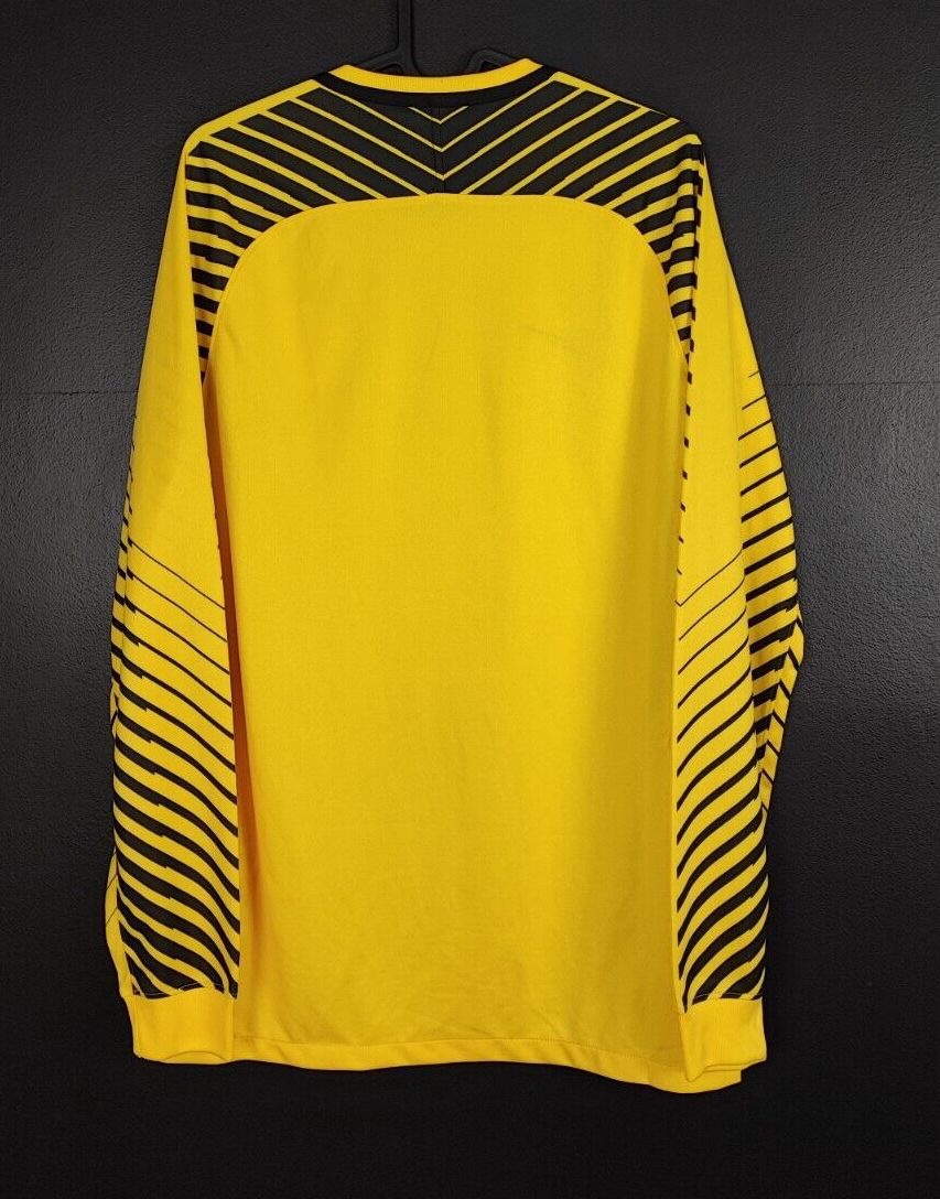 VfL Wolfsburg 2017-18 GK 2 Kit