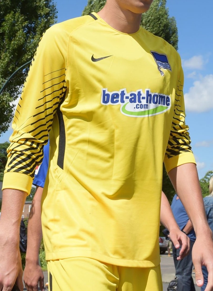Hertha BSC 2017-18 GK 2 Kit