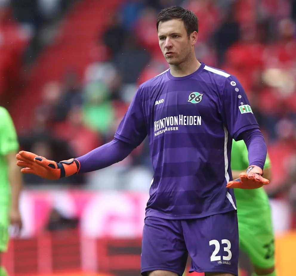 Hannover 96 2018-19 GK Away Kit