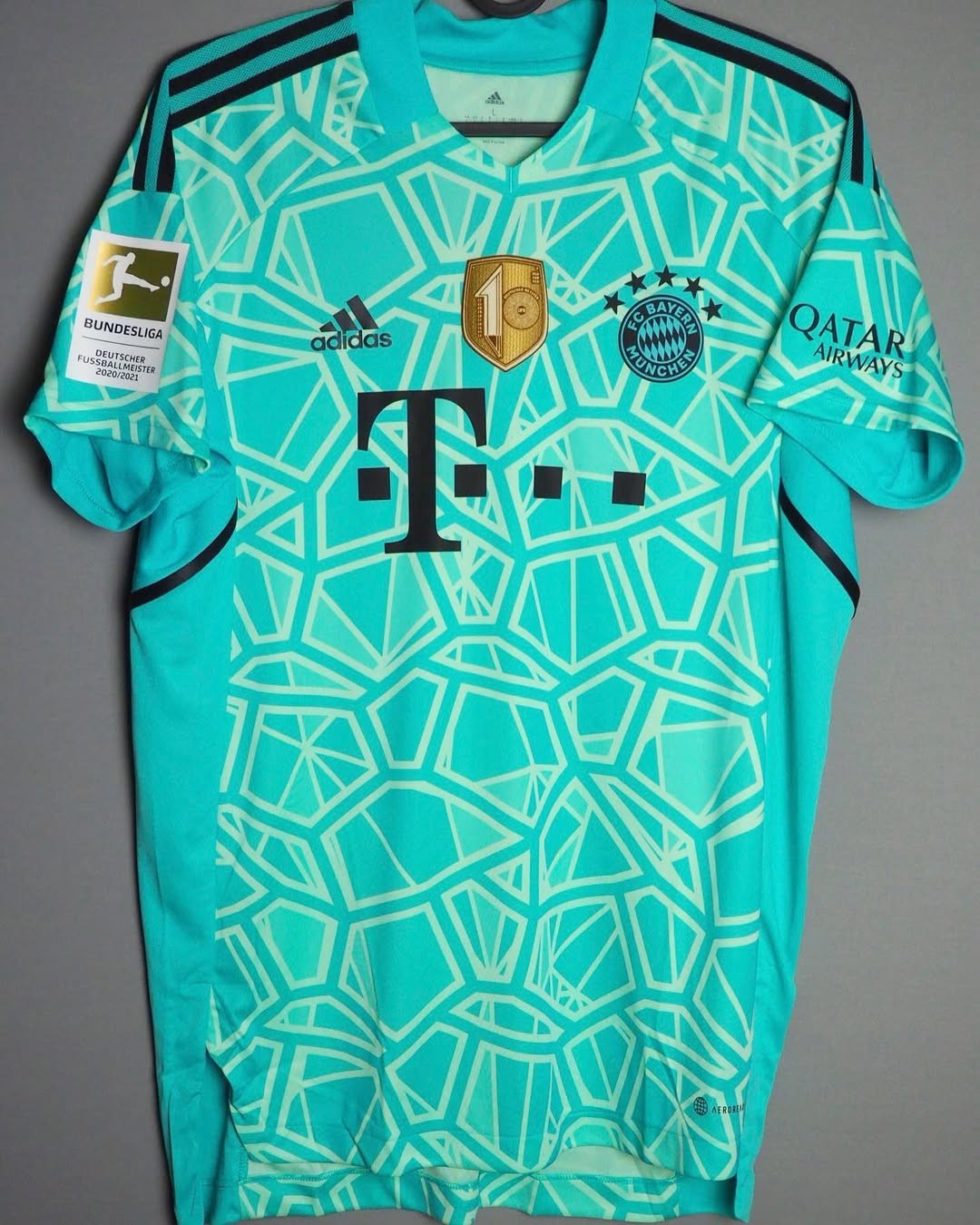 Bayern München 2021-22 GK Fourth Kit