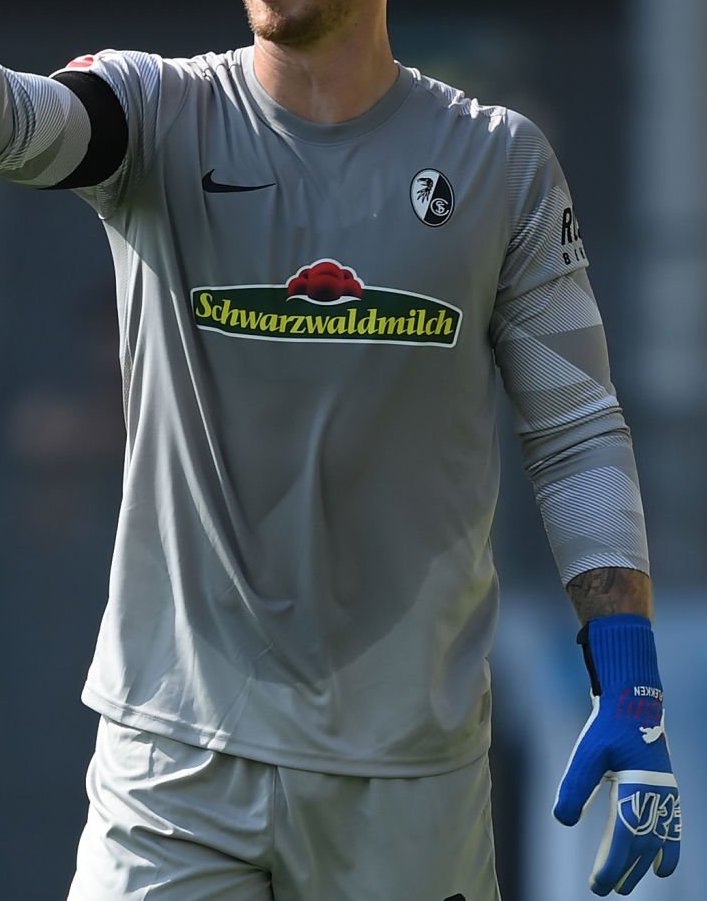 SC Freiburg 2021-22 GK 4 Kit