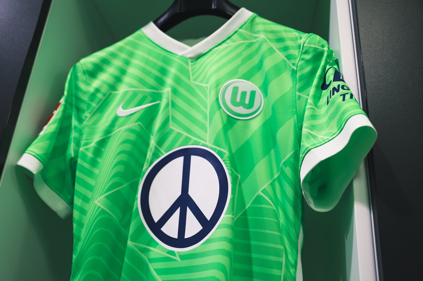 VfL Wolfsburg 2021-22 Home V2 Kit