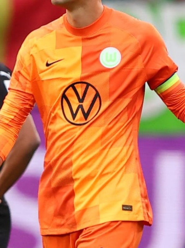 VfL Wolfsburg 2021-22 GK 1 Kit
