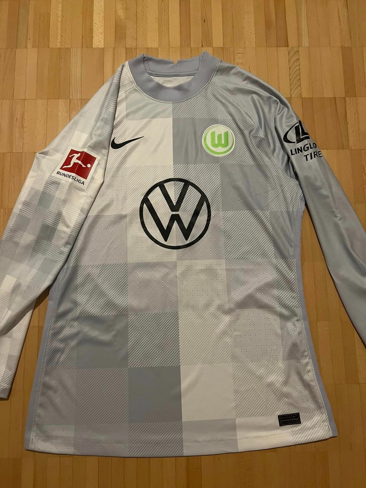 VfL Wolfsburg 2021-22 GK 2 Kit