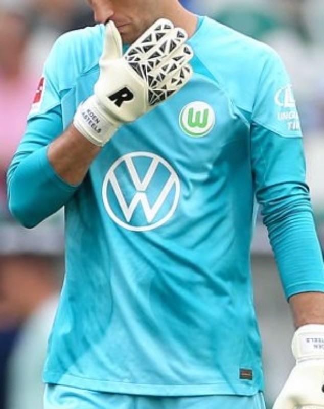 VfL Wolfsburg 2022-23 GK 2 Kit