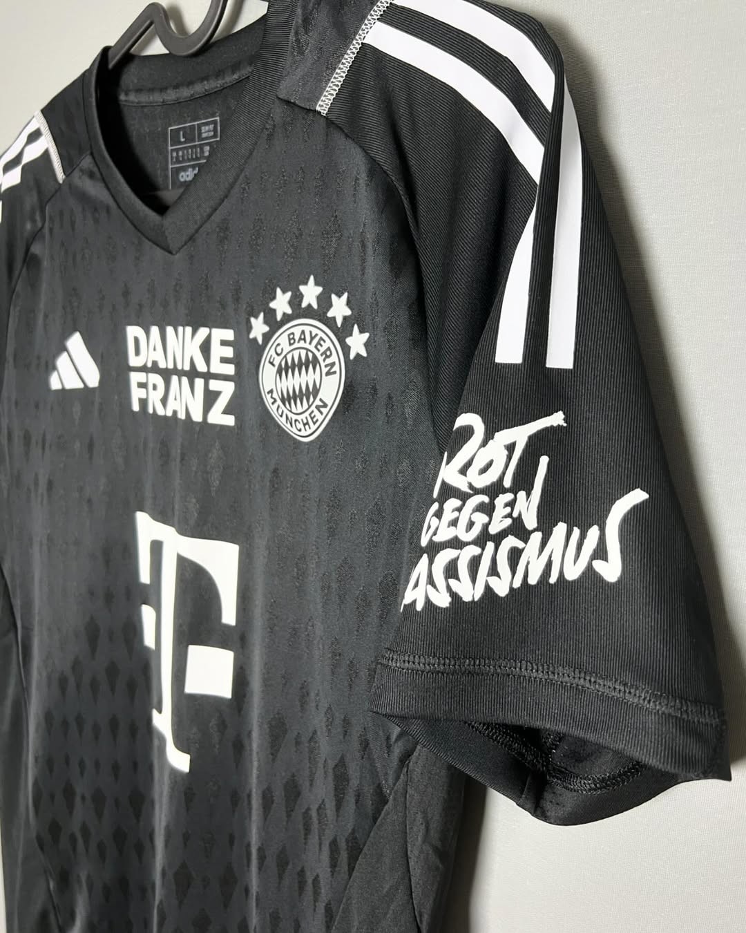 Bayern München 2023-24 GK 1 V2 Kit