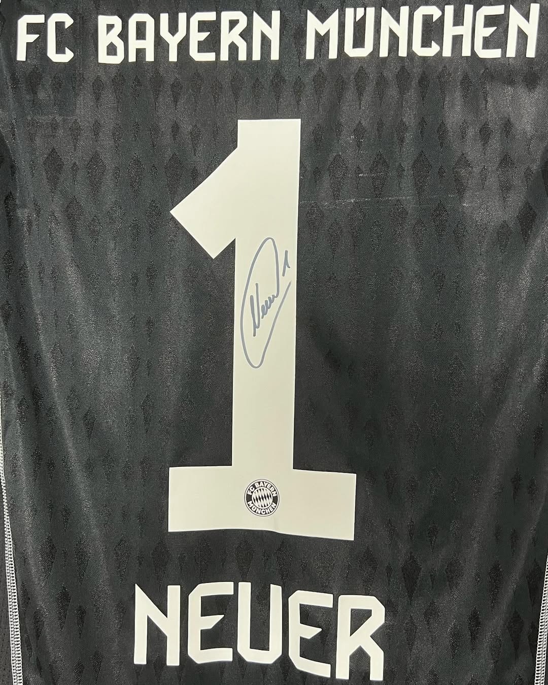 Bayern München 2023-24 GK 1 V2 Kit