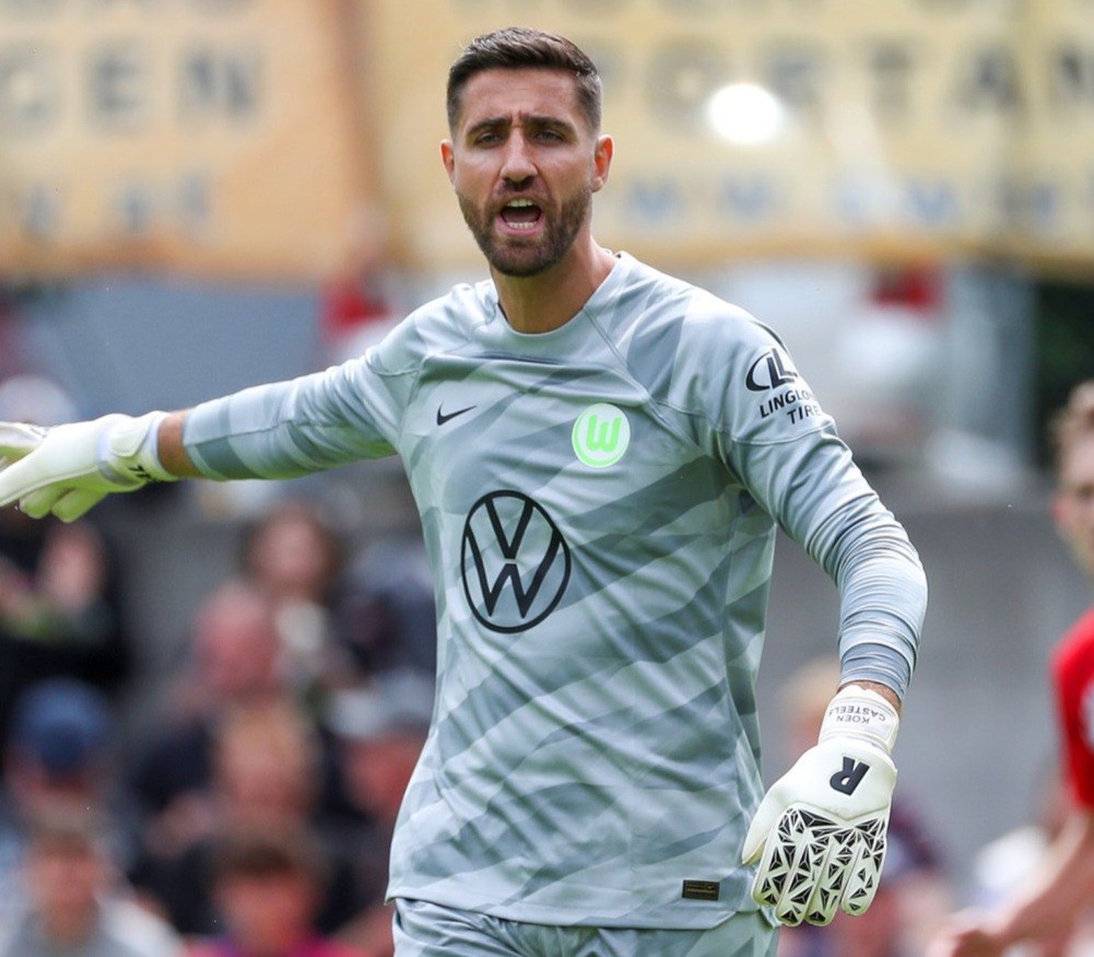 VfL Wolfsburg 2023-24 GK 1 Kit