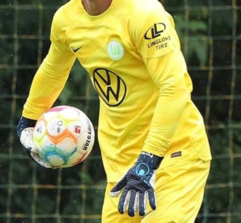 VfL Wolfsburg 2023-24 GK 3 Kit