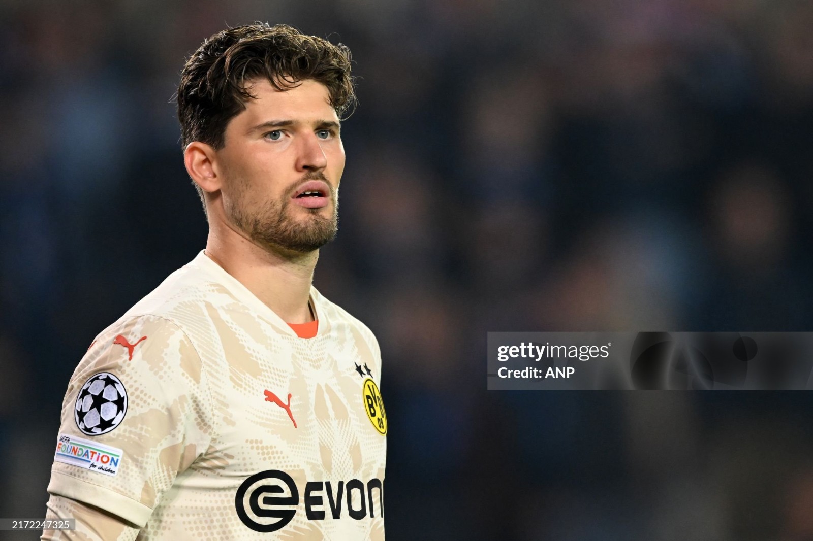 Borussia Dortmund 2024-25 Cup GK 1 Kit