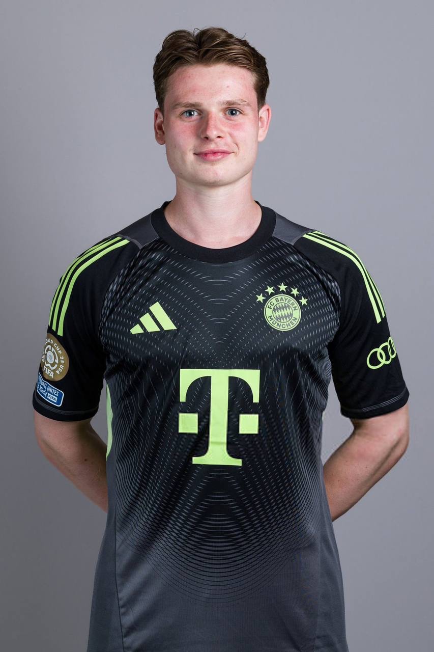Bayern München 2025-26 GK 2 Kit