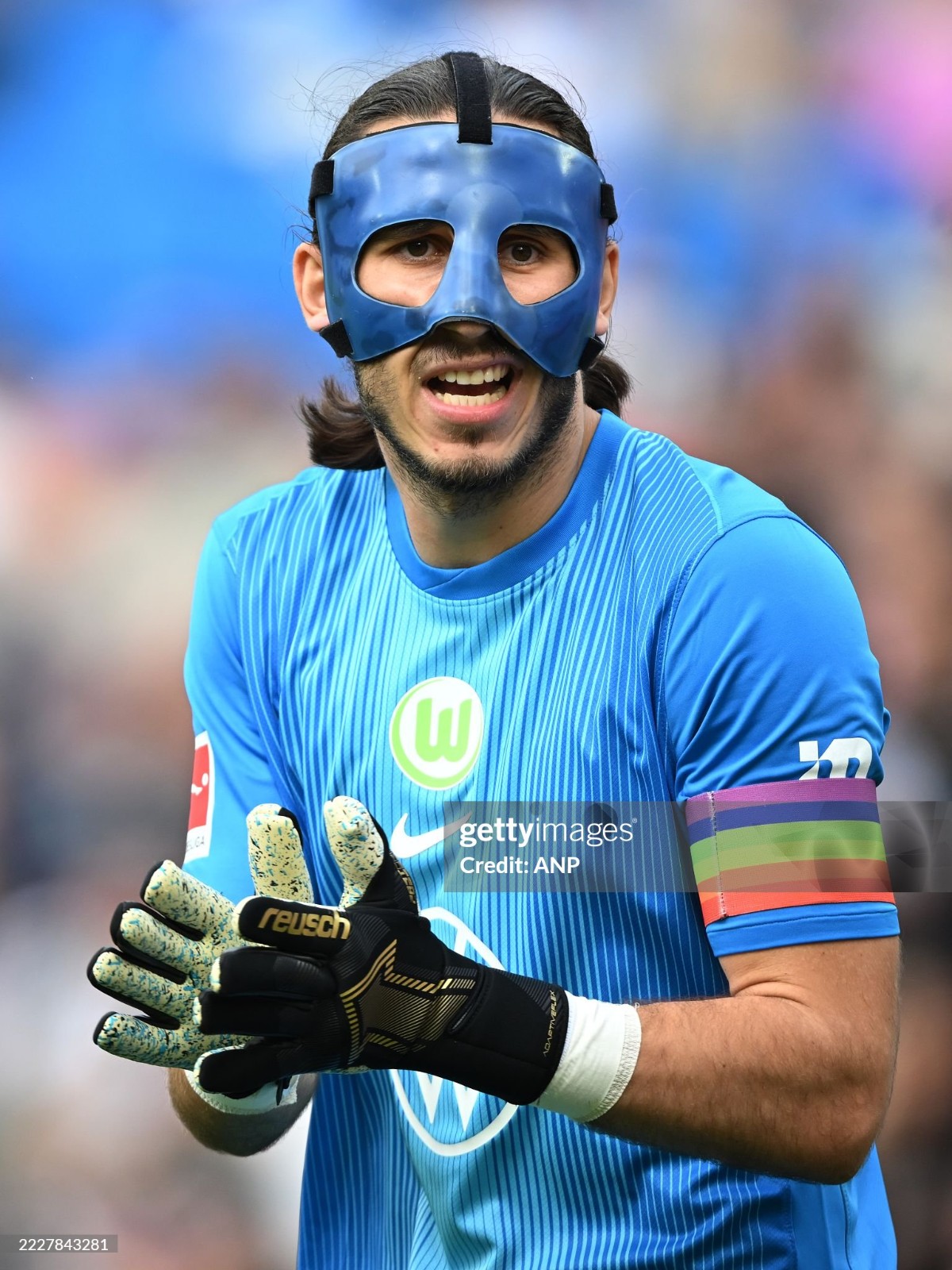 VfL Wolfsburg 2025-26 GK 3 Kit