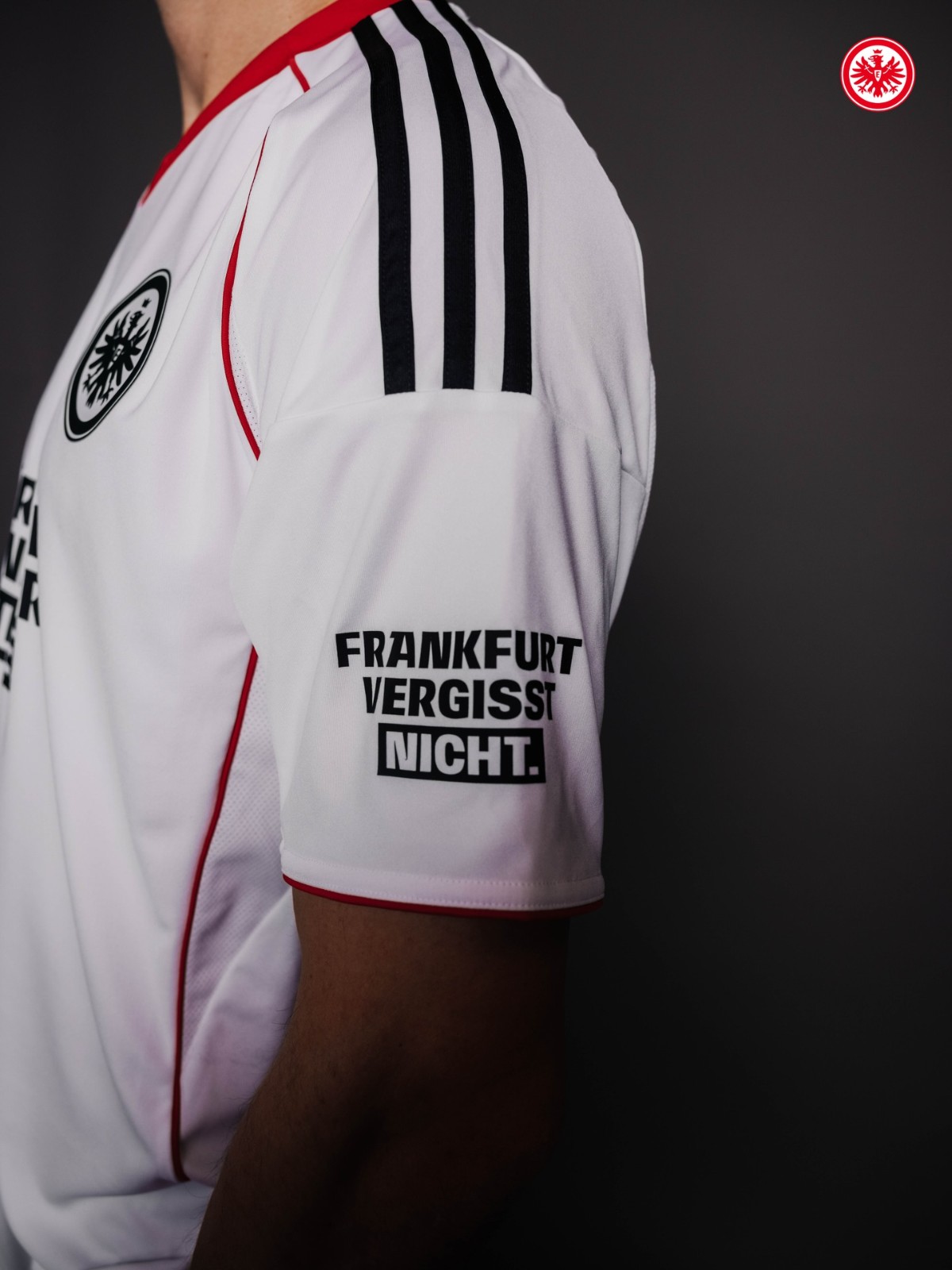 Eintracht Frankfurt 2025-26 Away V2 Kit
